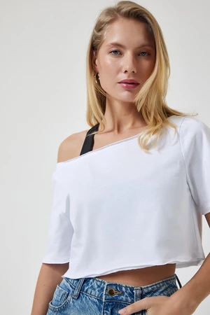 Happiness İstanbul Women's White Boat Neck Basic Crop Knitted T-Shirt