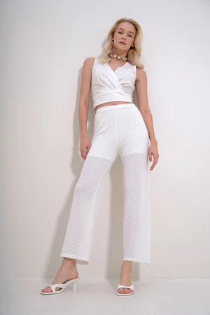 Trend Alaçatı Stili Women's White Double Breasted Collar Crop Blouse and Lined Trousers Double Set