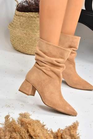 Fox Shoes Women's Camel Suede Low Heeled Boots