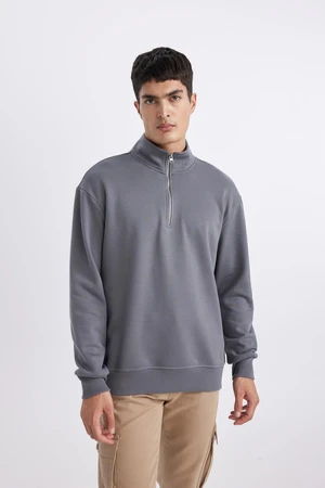 DEFACTO Comfort Fit Zippered Stand Collar Basic Sweatshirt