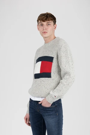 Tommy Jeans Sveter - TJM TOMMY FLAG SWEATER svetlosivý