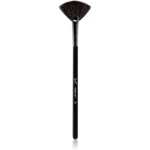 Sigma Beauty Face F42 Strobing Fan™ Brush štětec na rozjasňovač 1 ks