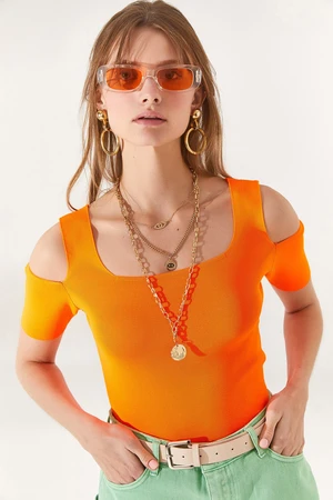 Olalook Women's Orange Crop Knitwear Blouse with Decollete Square Collar