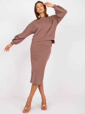 Light brown sweatshirt with midi skirt by Louis