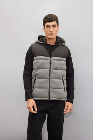 DEFACTO Slim Fit Slim Fit Color Block Hooded Zippered Pocket Vest