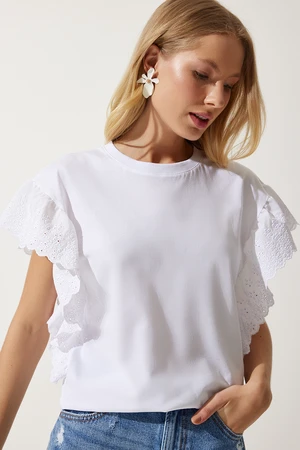 Happiness İstanbul Women's White Scalloped Knitted Blouse