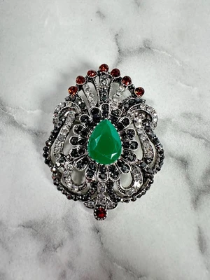 Brooch XZ459-109 silver + green