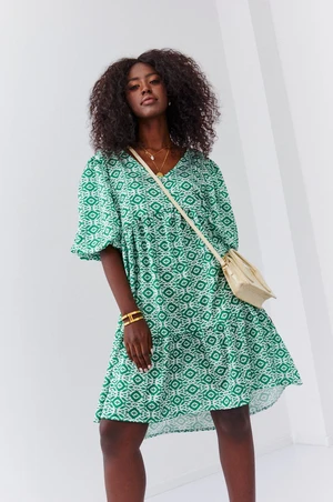 Loose green dress with puff sleeves