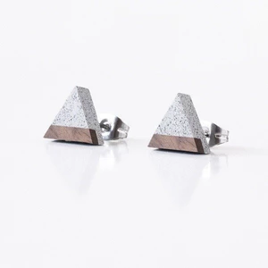 GRAVELLI JEWELLERY Naušnice Triangle Wood