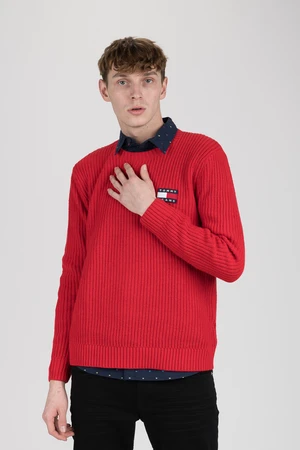 Tommy Jeans Sveter - TJM TOMMY BADGE SWEATER červený