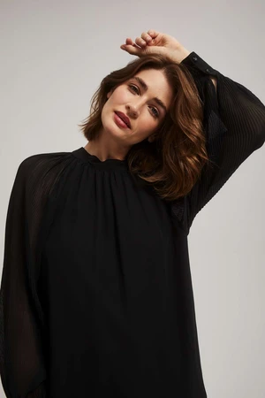 Shirt with pleated sleeves