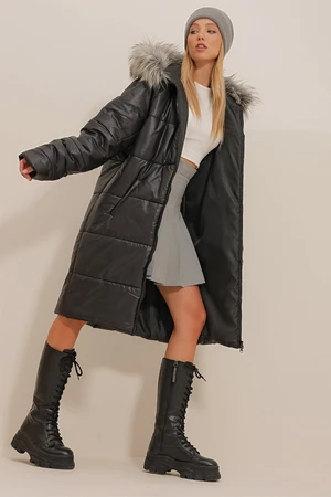 Trend Alaçatı Stili Women's Black Fillet Long Puffer Coat with Pocket and Sheepskin