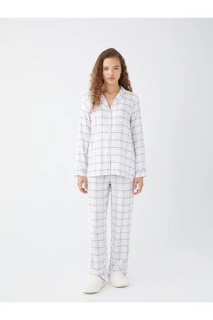 Dámske pyžamo s golierom a dlhými rukávmi s kockovaným vzorom od LC Waikiki