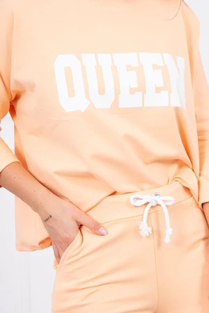 Set with peach queen print