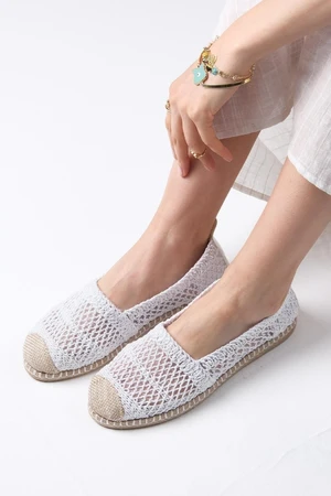 Mio Gusto Barbara White Color Knitted Women's Espadrille Shoes