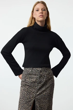 Trendyol Black Fitted/High Collar Crop Stretchy Knitted Blouse