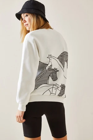 XHAN White With Embroidery on the Back, Crew Neck Sweatshirt