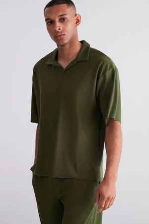 Trendyol Limited Edition Khaki Oversize/Wide Cut Textured Wrinkle-Free Ottoman Polo Neck T-Shirt