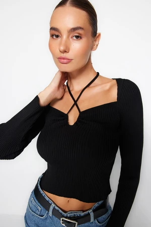 Trendyol Black Fitted Window/Cut Out Knitwear Sweater