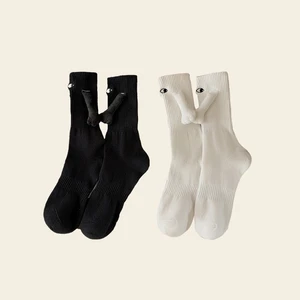 Club Celebrity Magnetic Attraction Hand in Hand Socks Funny Cartoon Eyes Black White Couples Socks Fashion Friends Sox Gift New