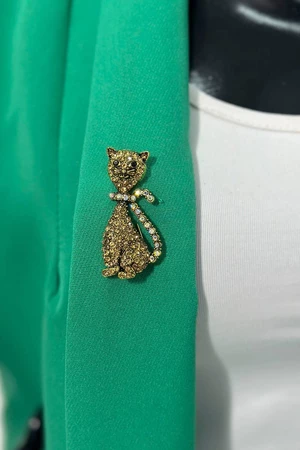 Brooch Cat A-2-21-10 gold color