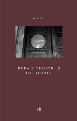 Ruka z černobílé fotografie - Věra Rosí