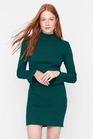 Trendyol Smaragdově zelené midi pletené zboží Základní šaty s vysokým výstřihem