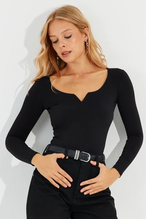 Cool & Sexy Women's Black Blouse CY436