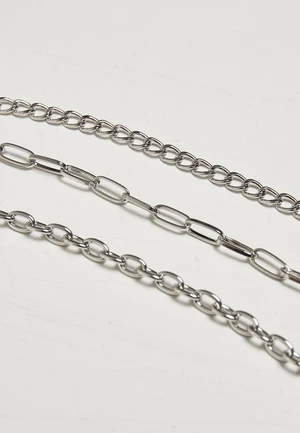 Silver necklace with razor blade