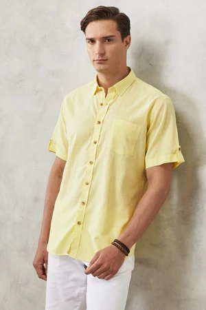 AC&Co / Altınyıldız Classics Men's Light Yellow Comfort Fit Comfy Cut Buttoned Collar Linen-Looking 100% Cotton Short Sleeve Shirt.