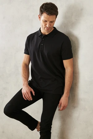 AC&Co / Altınyıldız Classics Męska tkanina bawełniana o profilu antykurczliwym Slim Fit Slim Fit All-Black, Anti-roll Polo Neck T-shirt.