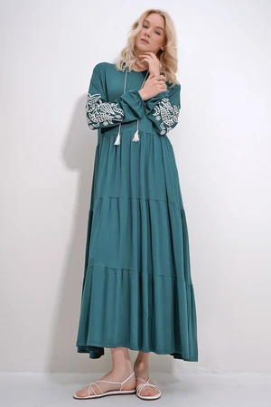 Trend Alaçatı Stili Women's Emerald Green Prevailing Collar Sleeves Flock Printed Layered Flounced Viscose Dress