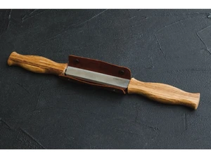 Řezbářský nůž BeaverCraft DK1S - Drawknife with Oak Handle in Leather Sheath