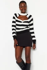 Trendyol Black Window/Cut Out Knitwear Sweater