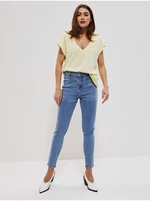 High-waisted jeans