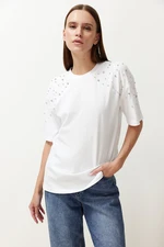 Trendyol White 100% Cotton Stone Accessory Detail Relaxed/Comfortable Cut Knitted T-Shirt