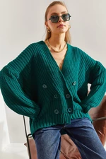 Dámsky pletený sveter Bianco Lucci so šiestimi gombíkmi a vrkočovým vzorom