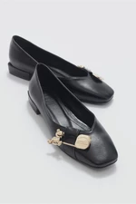 Dámske topánky LuviShoes Opal čierne s prackou na plochom podpätku