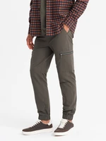 Ombre Men's jogger pants with cargo pockets and print - dark olive green