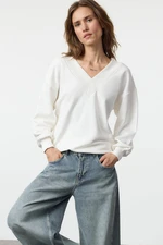 Trendyol Ecru Oversize/Wide Fit Thick V-neck Knitted Sweatshirt