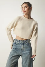 Šťastie İstanbul Dámsky krém Crewneck Crop Pletený sveter