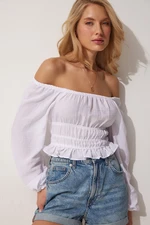 Happiness İstanbul Women's White Carmen Collar Ruffle Crop Blouse