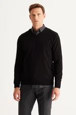 ALTINYILDIZ CLASSICS Men's Black Standard Fit Normal Cut V-Neck Knitwear Sweater.