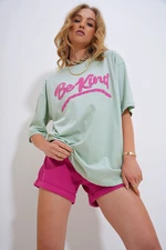 Trend Alaçatı Stili Women&#39;s Mint Crew Neck Front Text Printed Cotton T-Shirt