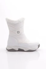 DGN 3053 Girls' Model Soled Snow Boots.