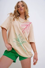Trend Alaçatı Stili Women&#39;s Beige Crew Neck Flock Printed T-Shirt