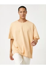 Koton Basic Oversize T-Shirt with a Crew Neck Short Sleeves.