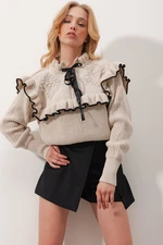 Trend Alaçatı Stili Women's Beige Collar Tie Detail with Frilled Thessaloniki Knitted Crop Sweater