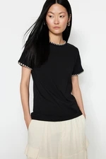 T-shirt da donna Trendyol Embroidered