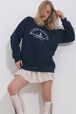 Trend Alaçatı Stili Women's Navy Blue Crew Neck 3 Thread Embroidered Oversize Sweatshirt